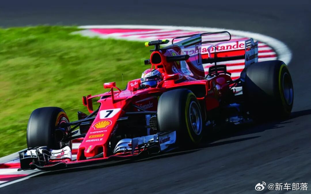 F1赛车为什么躺着开 很多人第一次看F1都会懵：车手怎么跟“躺平”似的开车？其实