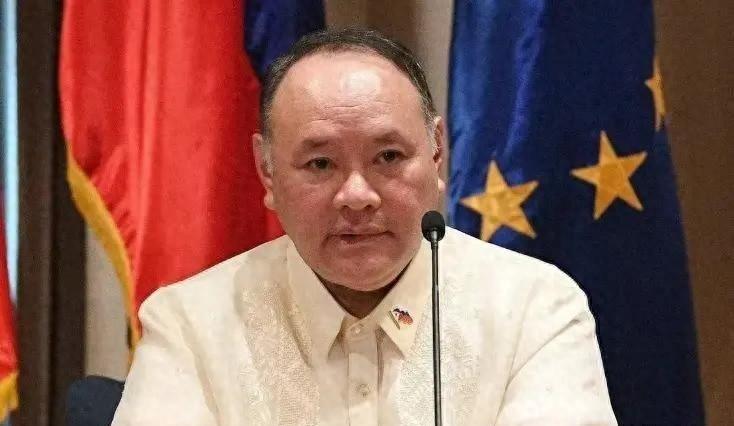 新加坡联合早报日前报道：“菲律宾防长特奥多罗称，在南中国海问题上偏袒中国的政府官