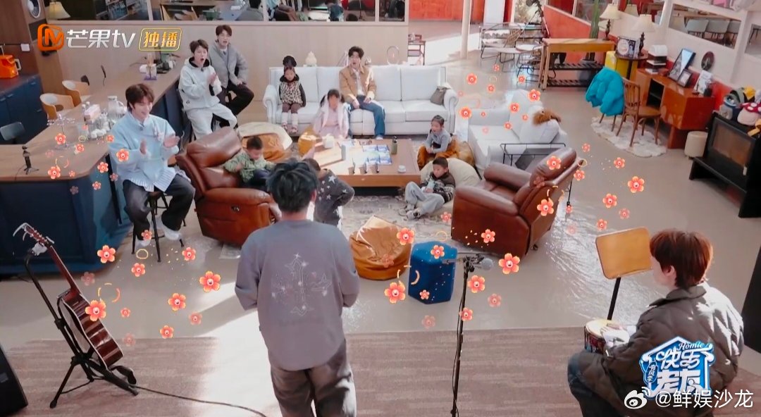 谁给苏醒在魔术界报班上了快乐老友记 苏老师的魔术秀含金量超高，每个环节都精心设计