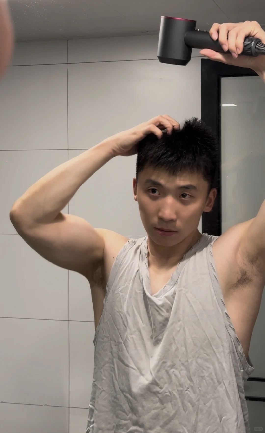 让我看看谁还没睡觉❓快洗澡睡觉