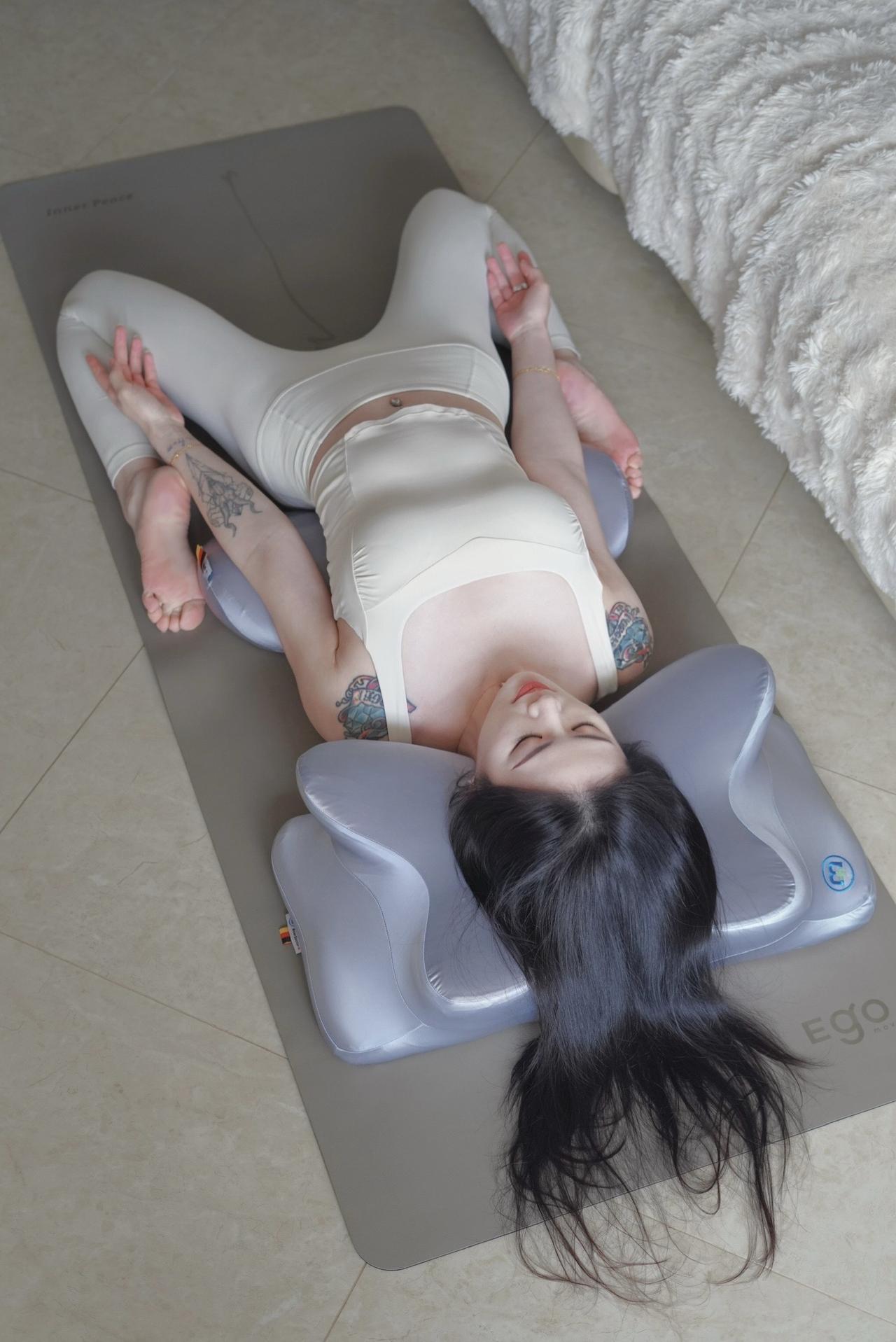 瑜伽女孩 瑜伽拍照体式 御姐