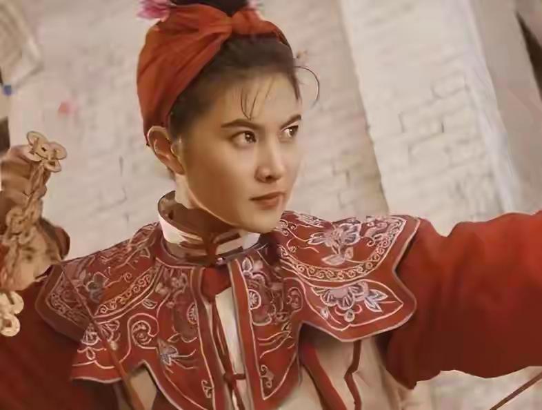 1900年，义和团“黄莲圣母”被洋人活捉。洋人不信她的法术，逼着她当众施法，可黄