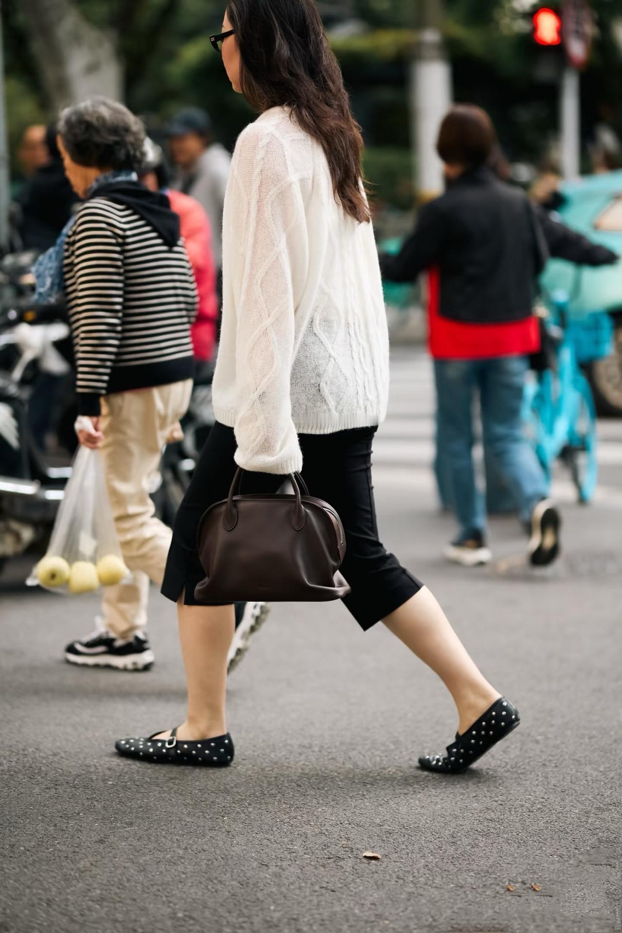 这鞋咋跟鞋套似的