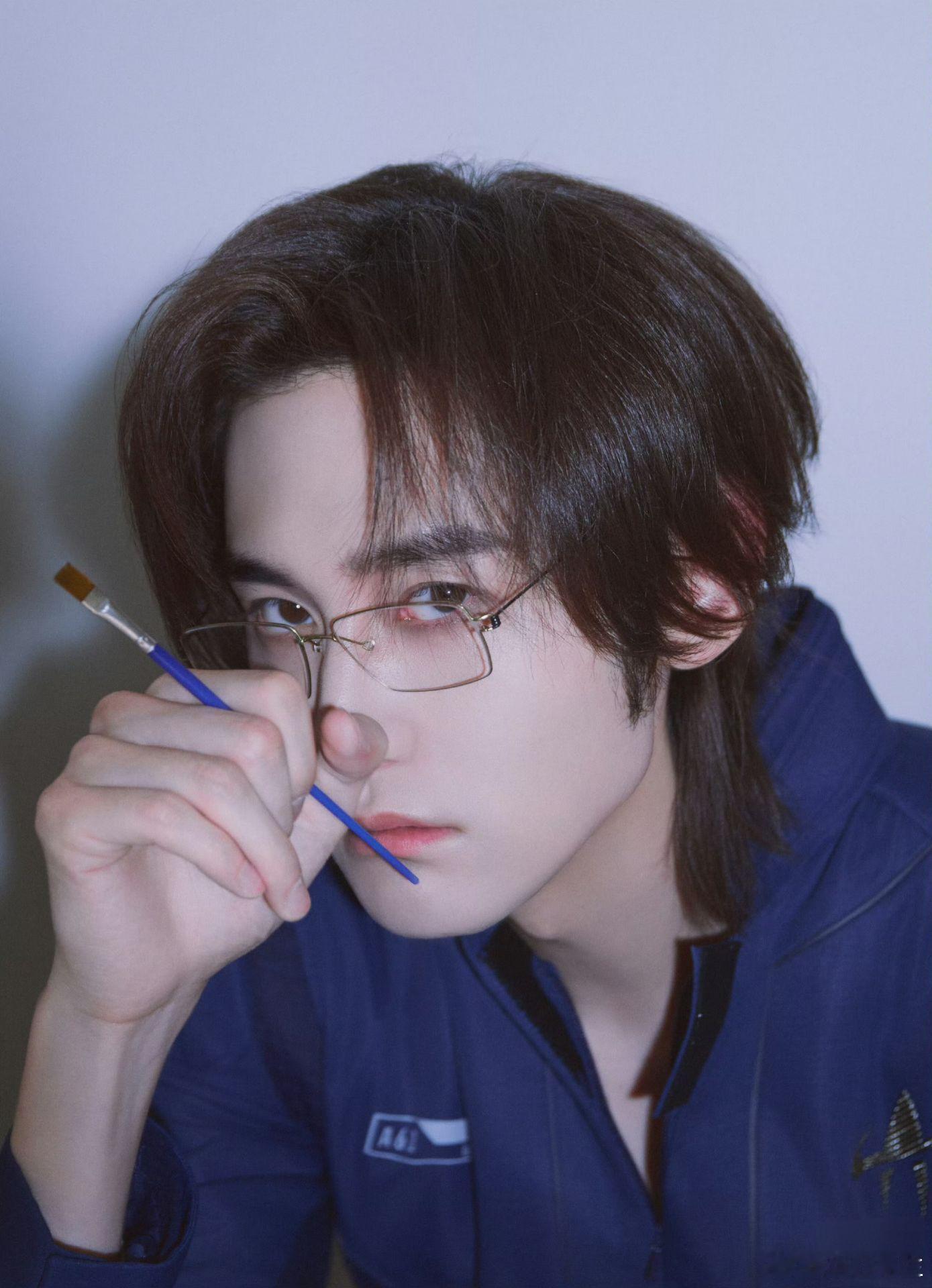 舞都跳不齐怎么不算是一种团魂周五晚高疯 谁懂这种不整齐的可爱啊🥳！《周五晚高疯