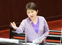 7 月 7 日台中爆发伤人事件，日裔媒体人矢板明夫遭暴力殴打，卢秀燕公开痛斥暴力