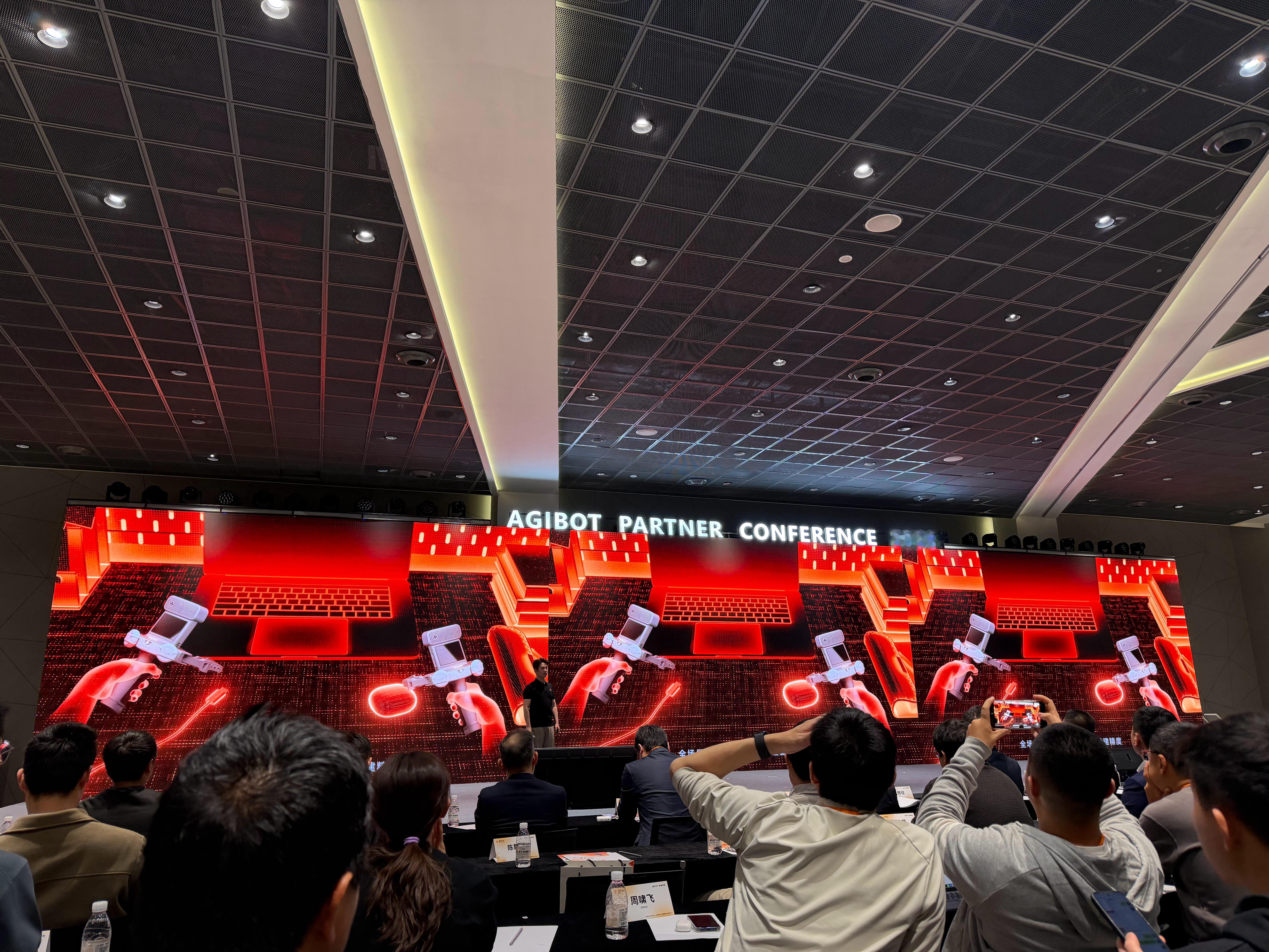 觅蜂发布 MEgo 系列无本体数采新品觅蜂科技今日重磅发布 MEgo 系列无本体