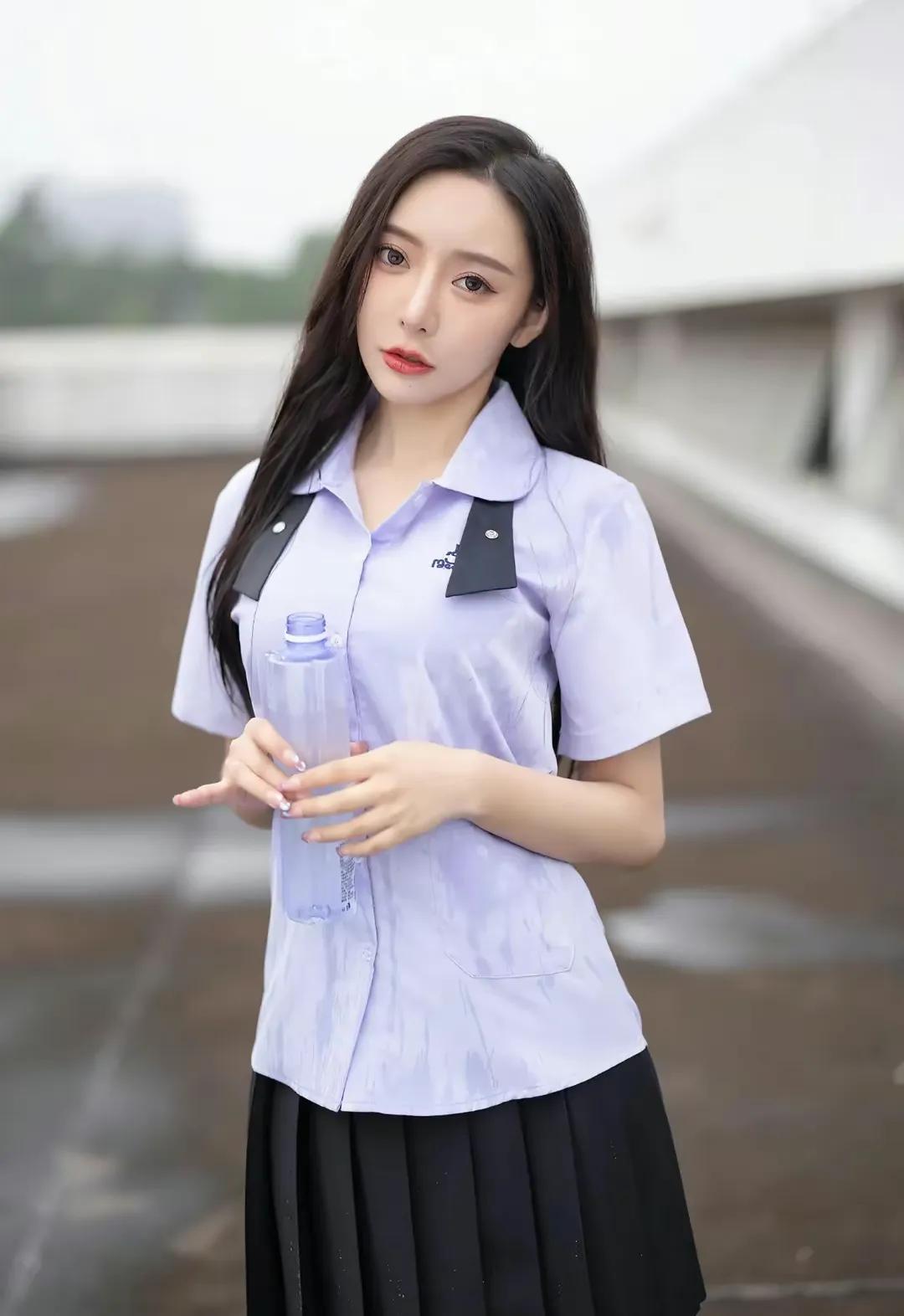 学生装美女和旗袍长腿美女大比拼