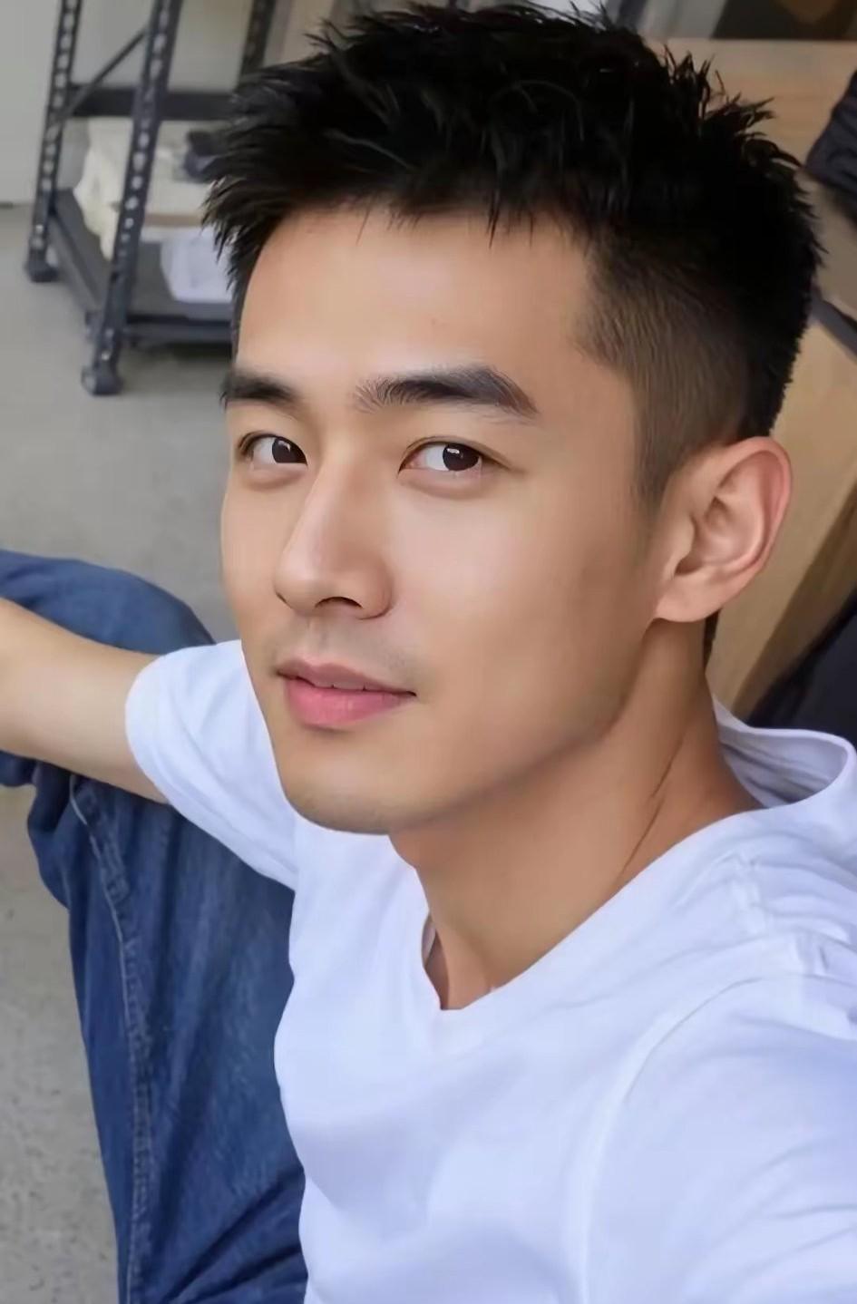 人的五官中哪一官长得好看最能提升一个人的整体颜值，有的人认为是眼睛，眼睛是心灵的