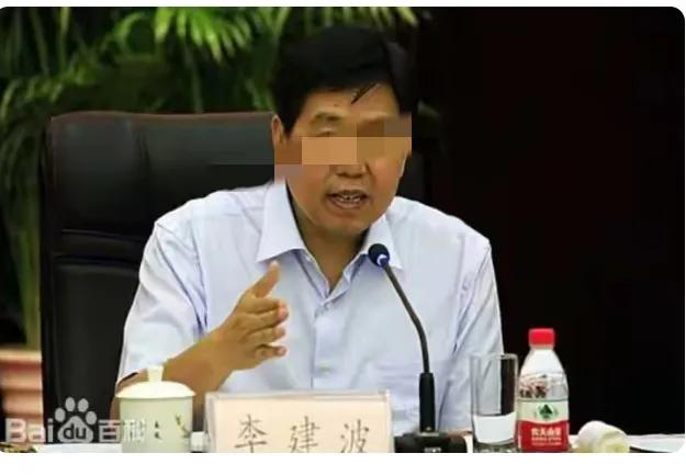 谁能想到曾经手握监督权力的干部，退休多年后还是被开展审查调查，这件事藏着很实在的