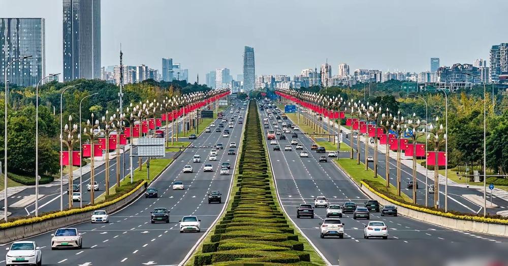 一觉醒来旅游和不旅游的人估计都沉默了，可以说这个国庆，是我见过最冷清的国庆。
