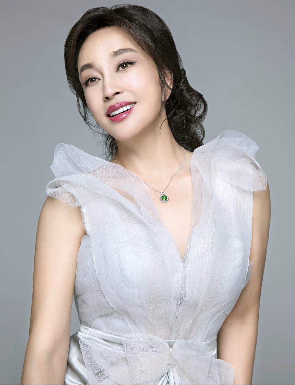 刘晓庆说：
“我有一个优点
我不太像一个女人
女人会陷进去出不来，我一秒就出来了