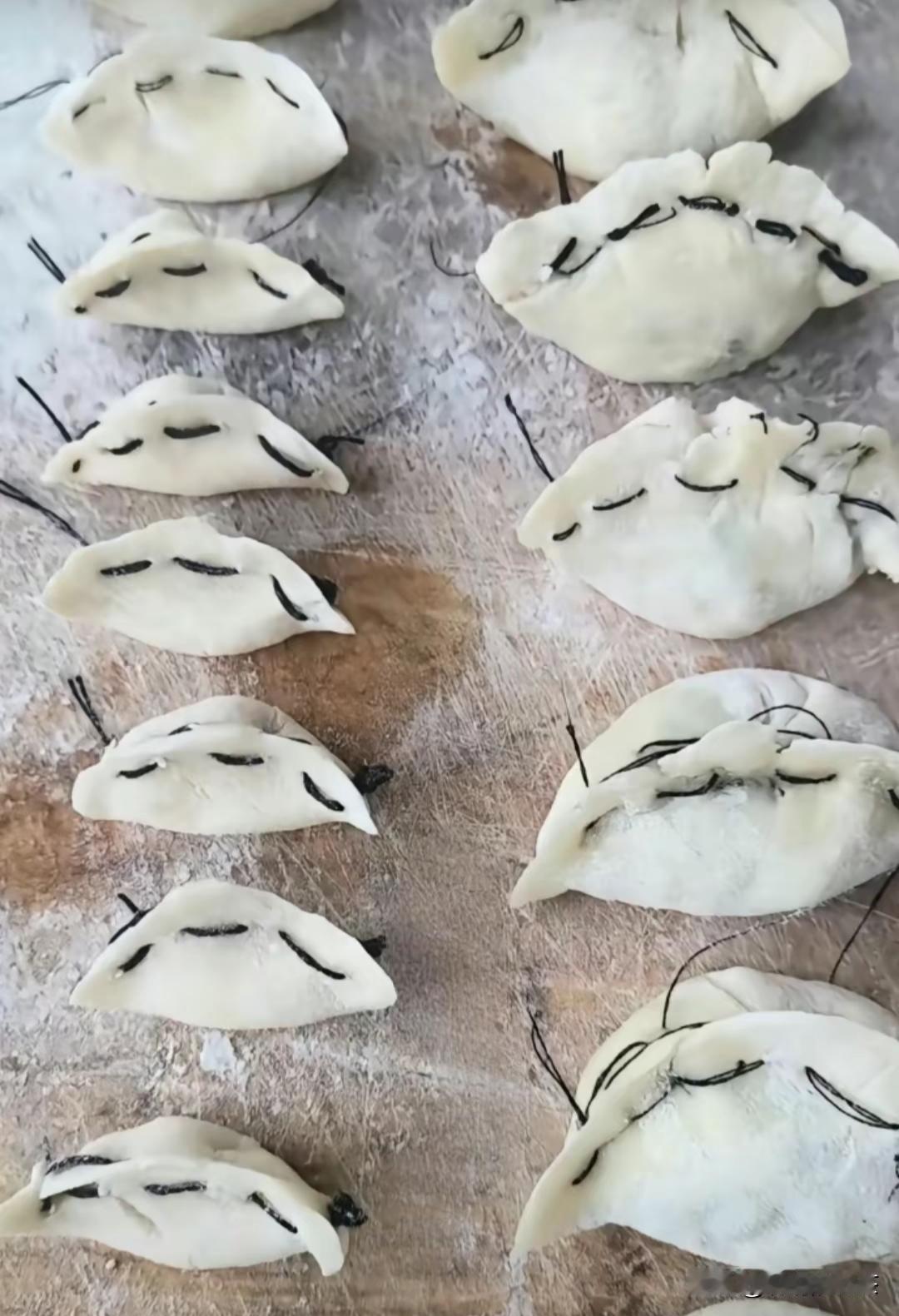 每次包饺子都被水煮开缝了，这次我看你还开不开……