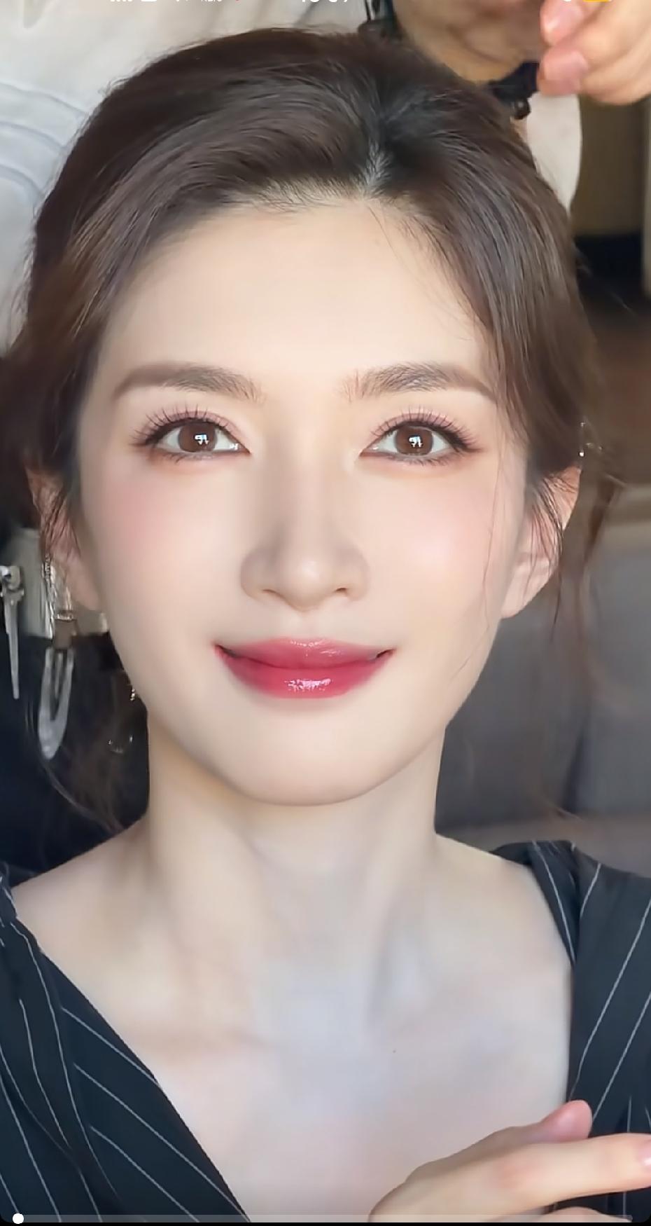 胡歌糊涂啊！江疏影无需多言，超级大美女没得说！哇，脸上这么紧致，皮贴骨，下颌线清