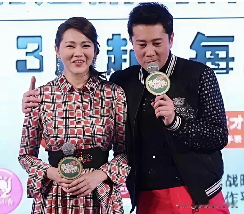 关掉美颜滤镜，明星的真实状态便清晰可见。
线下用原相机直拍58岁的伊能静，没有精