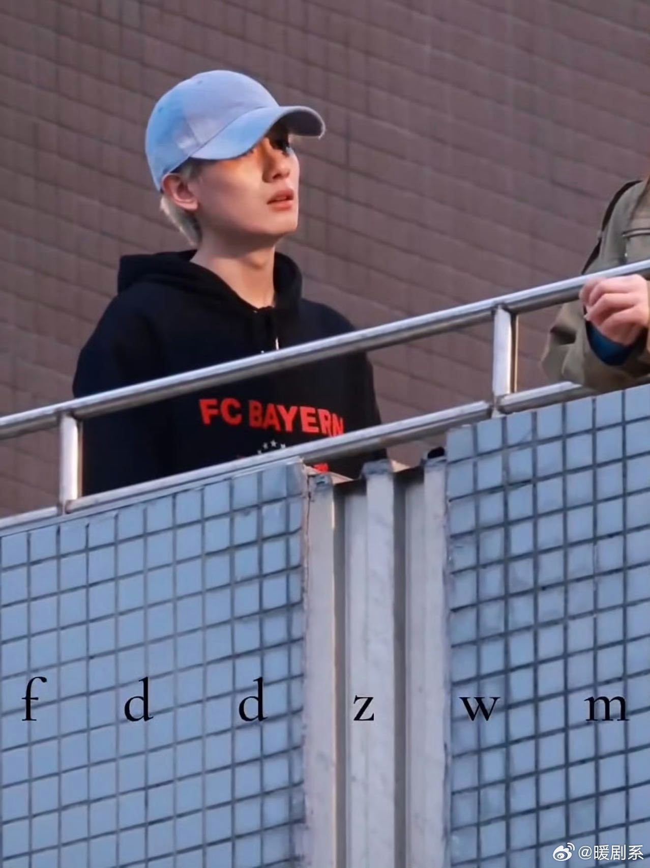 丞磊胡先煦同框看秀愚人也挡不住帅气！胡先煦金发鲨疯，丞磊颜值在线，同框看秀每一帧