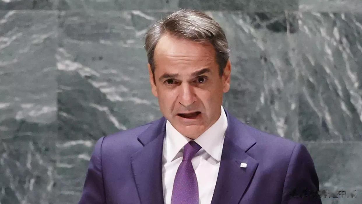 希腊总理：美国不久后将无偿向希腊转交大量武器

来源:俄罗斯卫星通讯社

希腊总