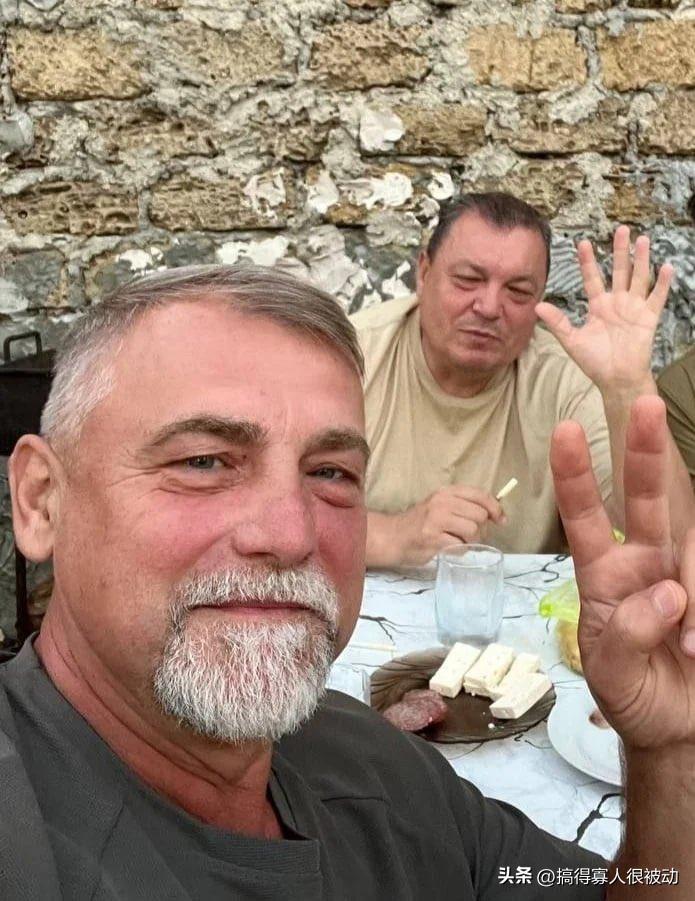 2014年叛逃到俄罗斯的乌克兰前安全局少将弗拉基米尔.利亚普金（后面那位）在3月