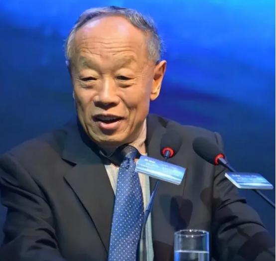 1990年，时任驻美大使李肇星在美国大学演讲时，被一老太太质问：“你们为什么要侵