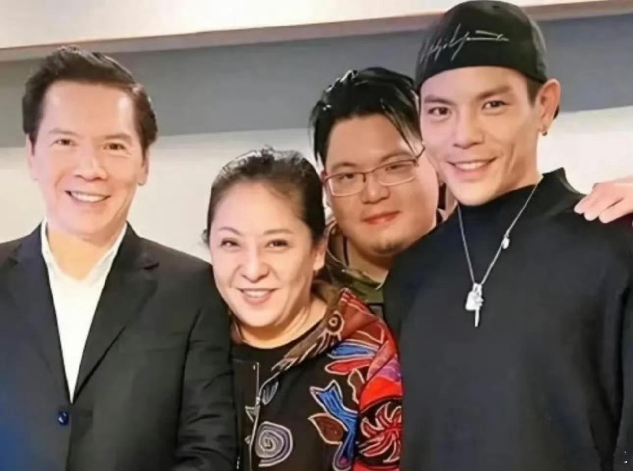 向太每月给向华强前妻10万赡养费提问，现在如果有人让你离婚，并且每月能给你10w