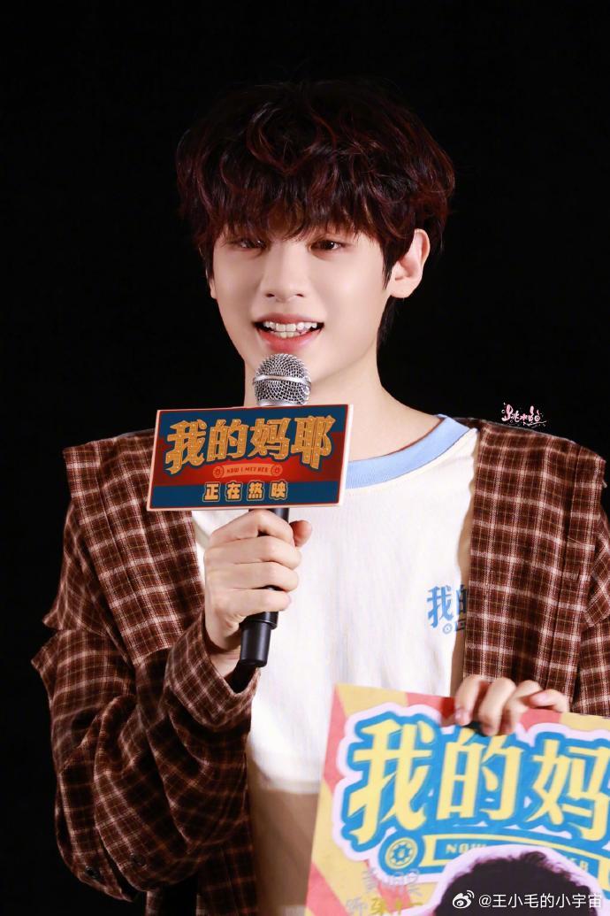 马思纯白客给黄明昊唱偶练主题曲马思纯白客给黄明昊唱eiei 前辈对后辈的偏爱太好