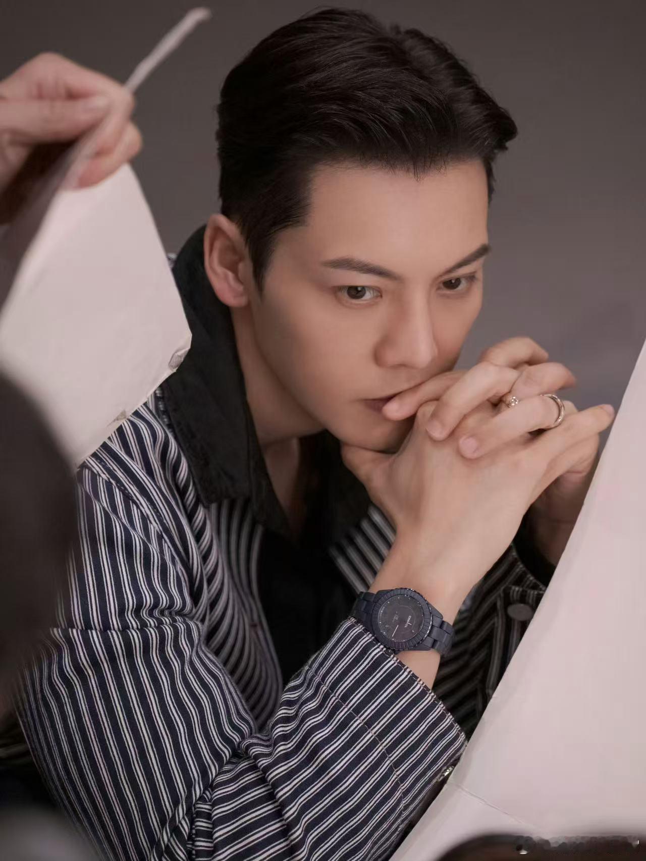 陈伟霆许我耀眼播完后才官宣生子陈伟霆何穗官宣生子 谁懂啊！追完剧还在回味角色，就