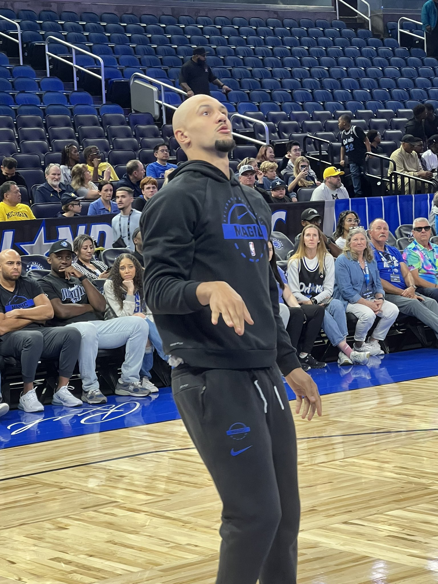 NBA 脱发人的结局就是：剃光头！深陷脱发困扰的萨格斯最终剃了光头...... 