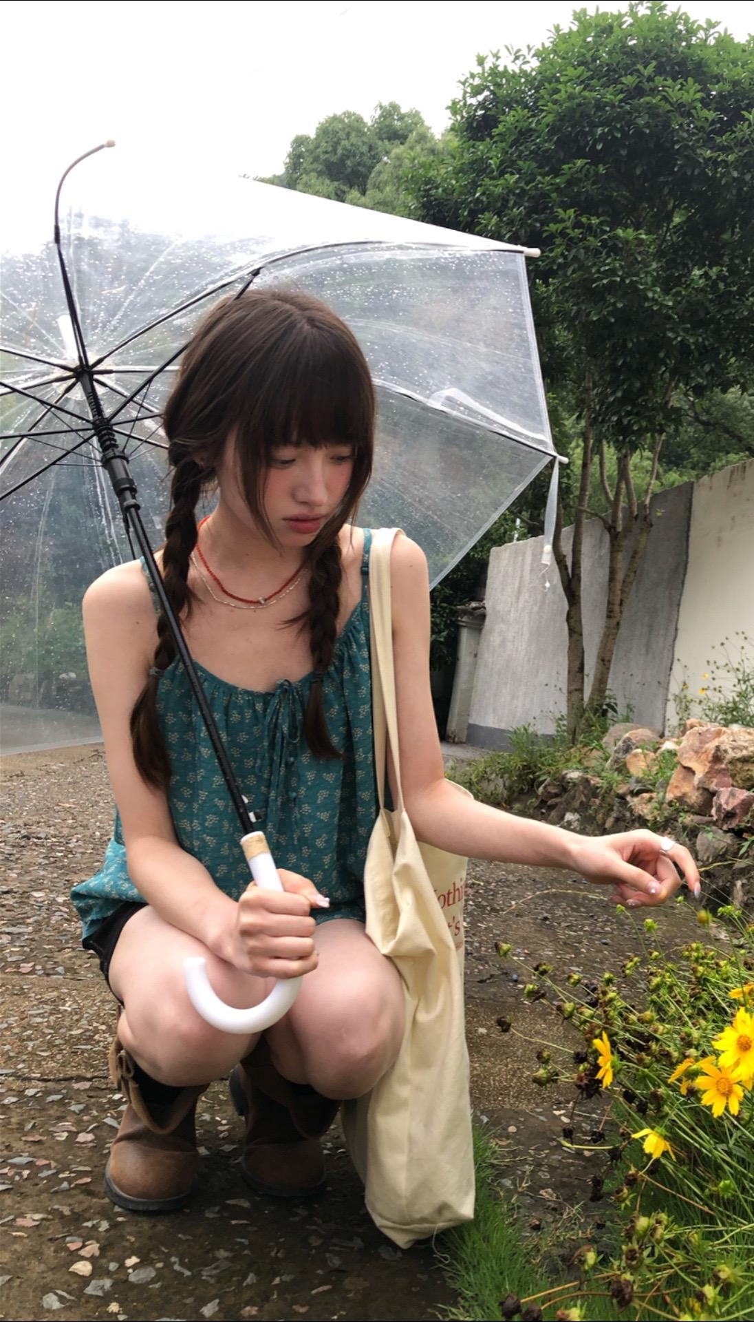 韩女蹲着怎么拍📷。