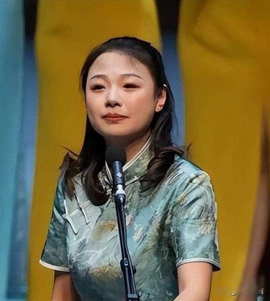 人红是非多啊！
德云社赵芸一，这是非常受大家喜欢的女相声演员，小姑娘进德云社以前