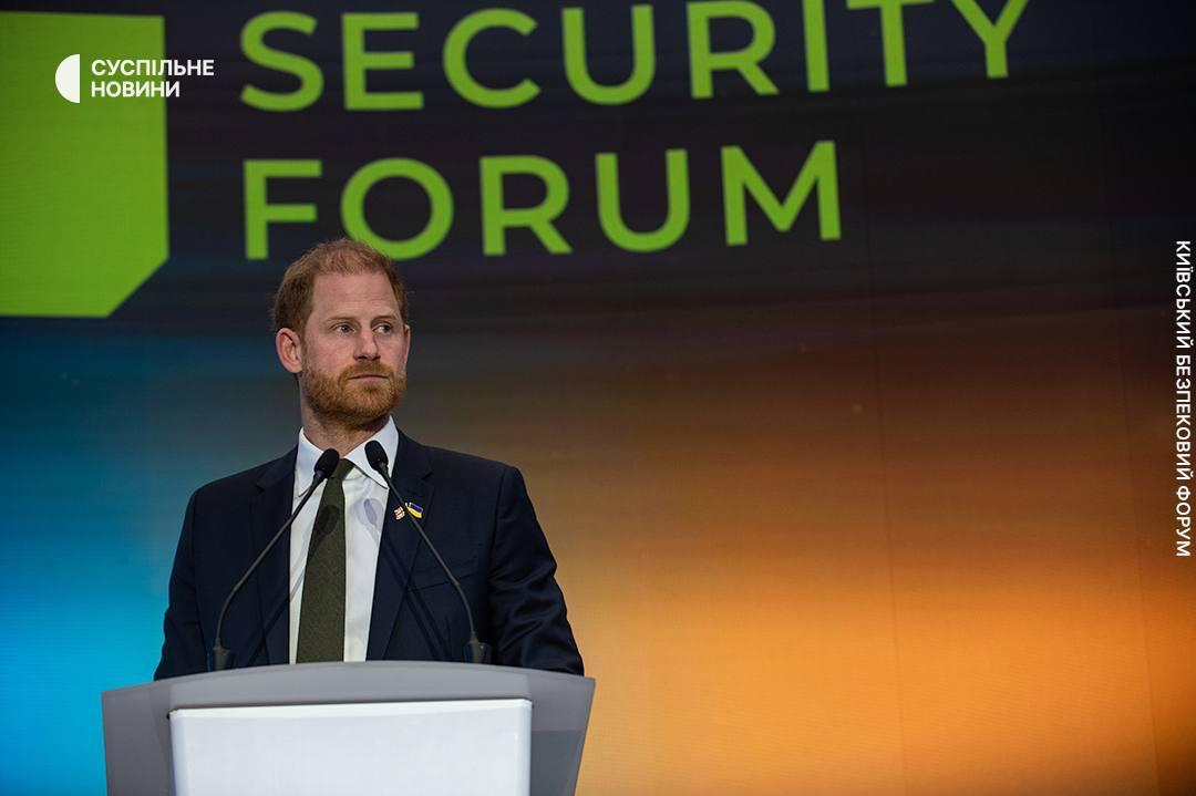 英国哈里王子4月23日深夜乘火车抵达基辅，在第18届基辅安全论坛上直接向普京喊话