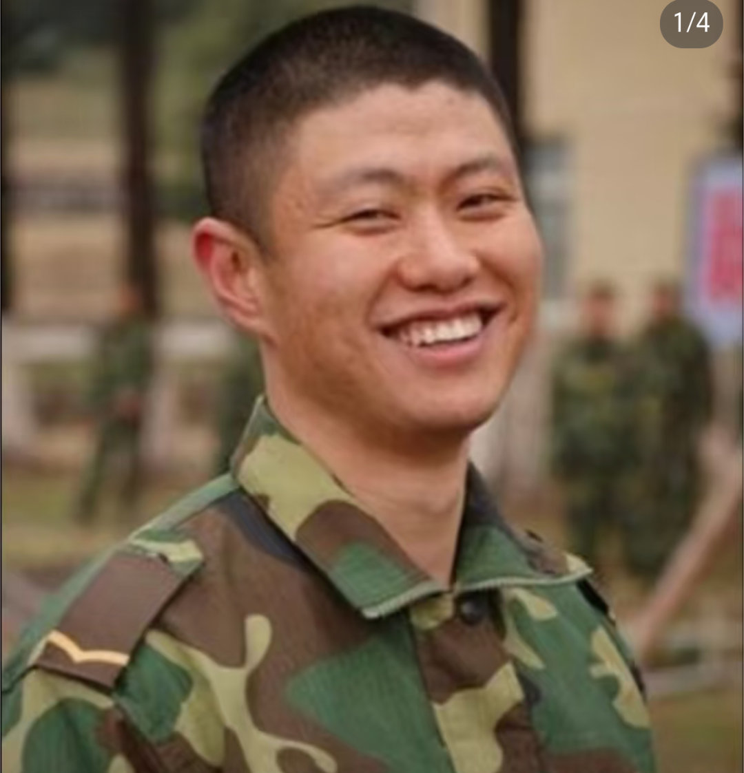 李二牛扮演者赵荀转型美男说实话，我还是喜欢李二牛这种形象，这种憨憨的硬汉形象太少