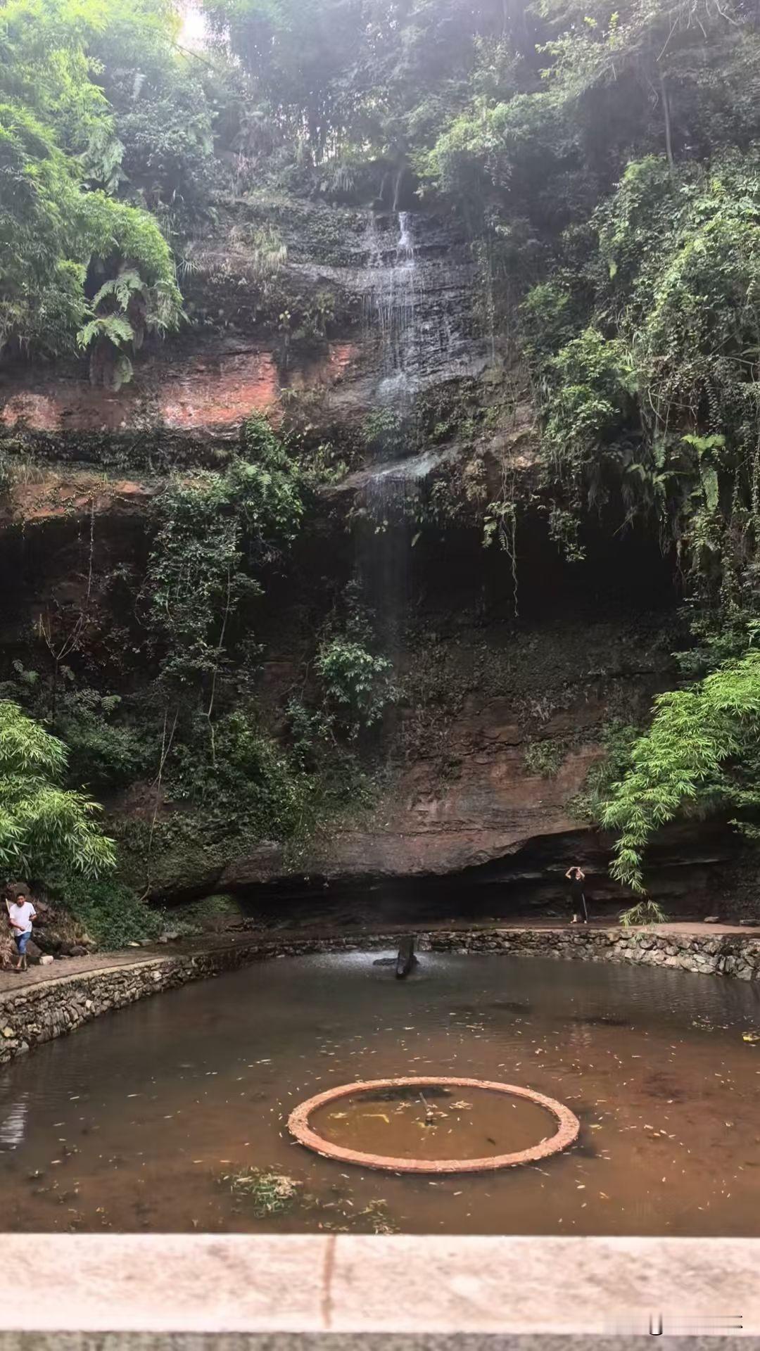 刷到这个话题瞬间笑出声，我老家那边喊硬币就是钢绷儿，小时候攥着两个钢绷儿蹦跶着去