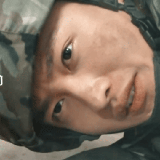 史彭元新剧12集搬了4次家  陈汉生从修理班到炊事班，这落差也太大了，看得人好心