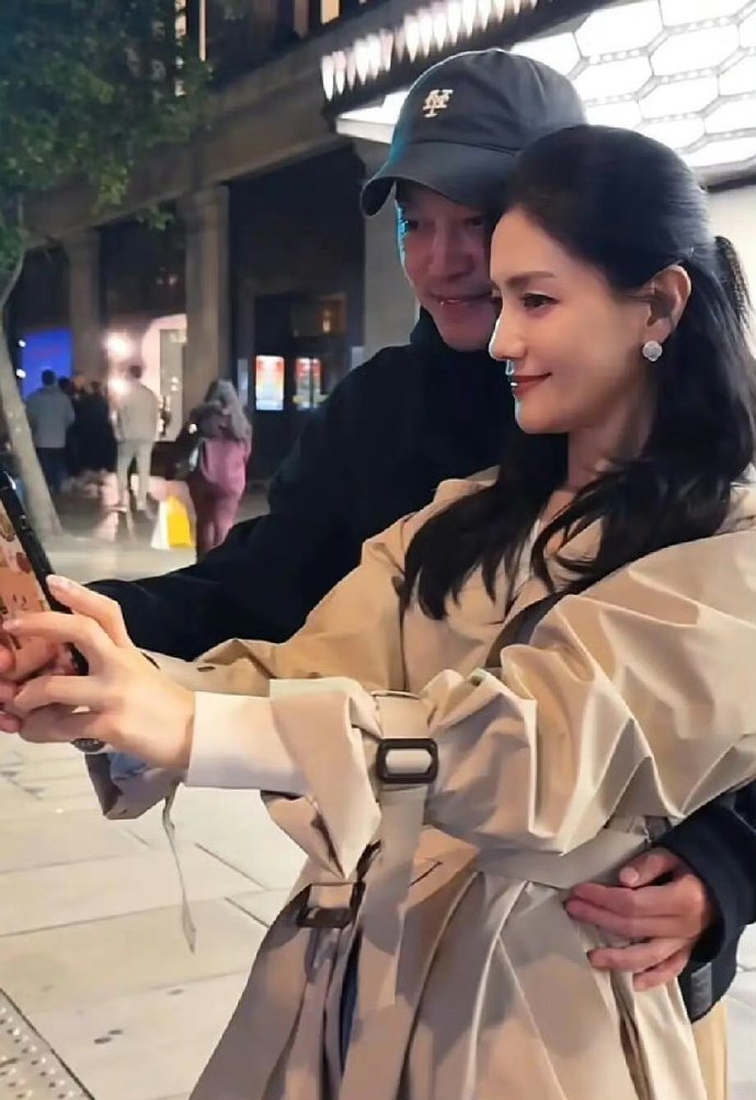 沙溢马年送马叫沙溢情人节礼物好抽象不得不说还得是“沙爹”，这狗粮我先吃为敬！ 