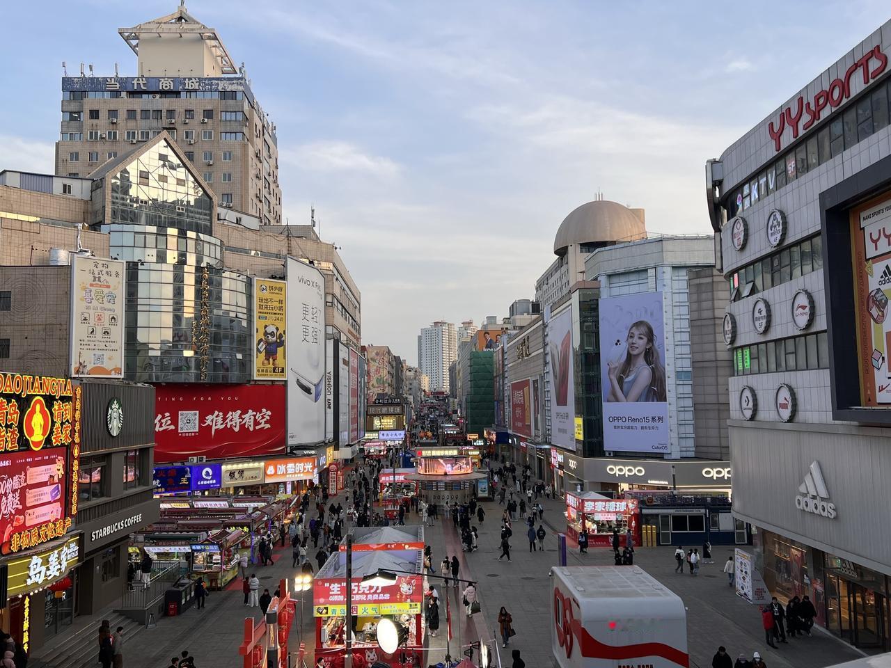 于海青：为何说很多的青岛往事从台东开始？台东是一个特别成功的商圈， 当年也顺势取
