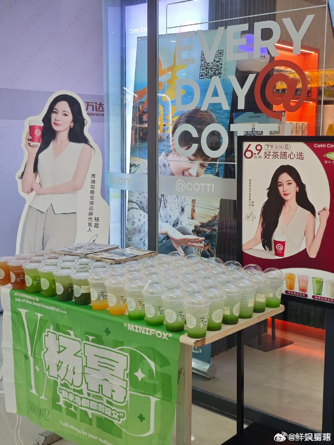 杨幂粉丝做公益宣传生万物杨幂粉丝的公益剧宣绝了！给城市坚守者送清凉，爱生万物，这