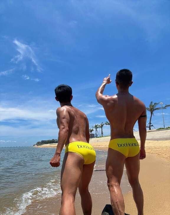 这波是真来海边了🌊
跟好朋友@好事成兔 一起来海边晒太阳了[机智]
明黄色的泳