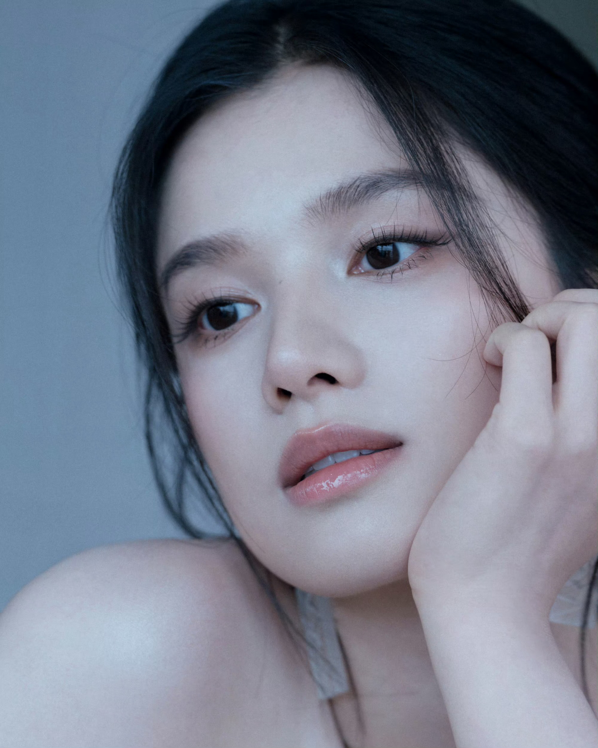 张婧仪 受邀出席「随我声动都市」•深圳站快闪活动。 