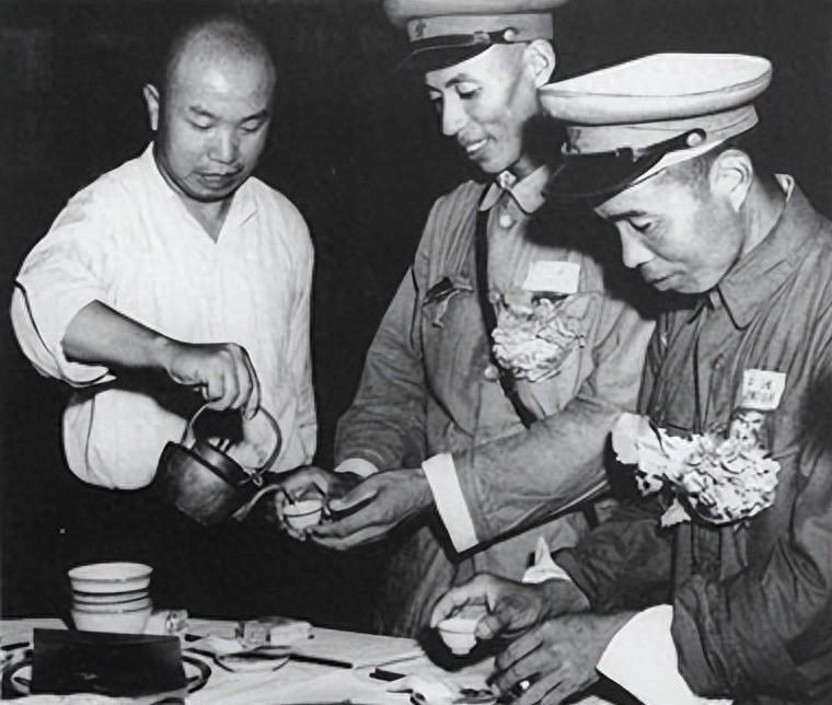 他在四方面军地位仅次于徐帅，性格刚烈常拔枪，抗战后贡献变小，原因到底是什么？
1