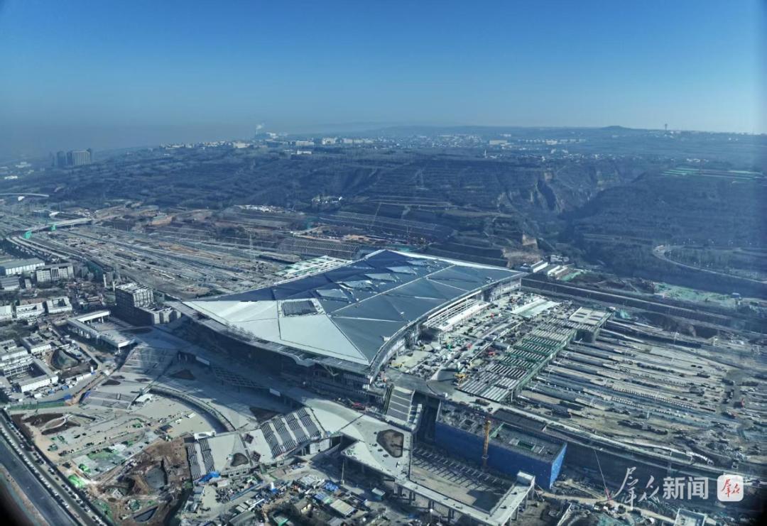 西北最大高铁站,西安东站封顶
2026 年 1 月 15 日，西安东站金属屋面顺