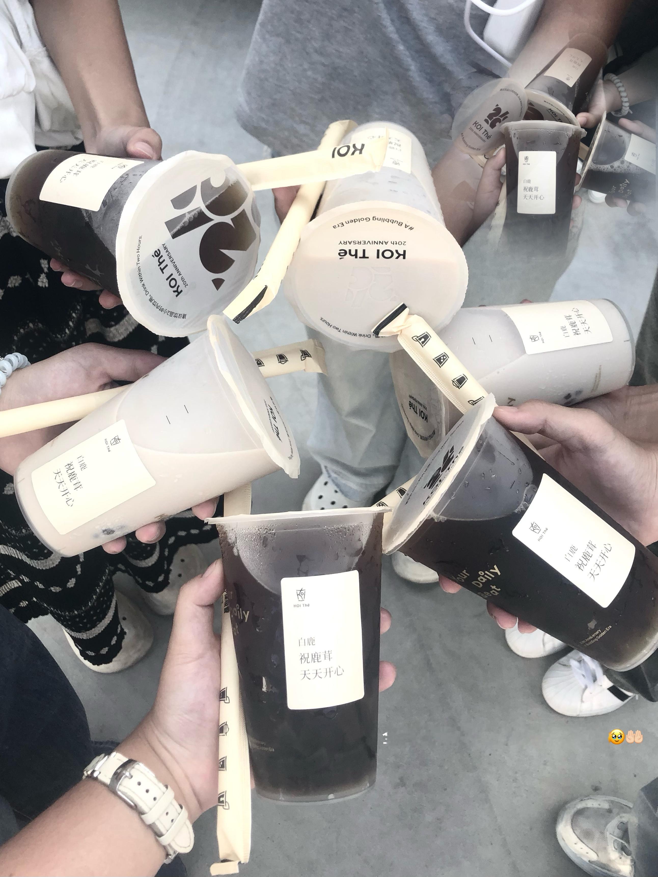 你总说谢谢我们 其实是我需要你 我爱你 多多来广东呀姐姐 下次见[苦涩]  ​​
