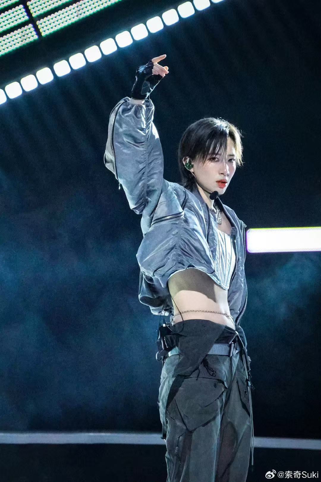 李斯丹妮一打三JYP 乘风2025四公 这阵容谁看了不迷糊？李斯丹妮VS王霏霏、