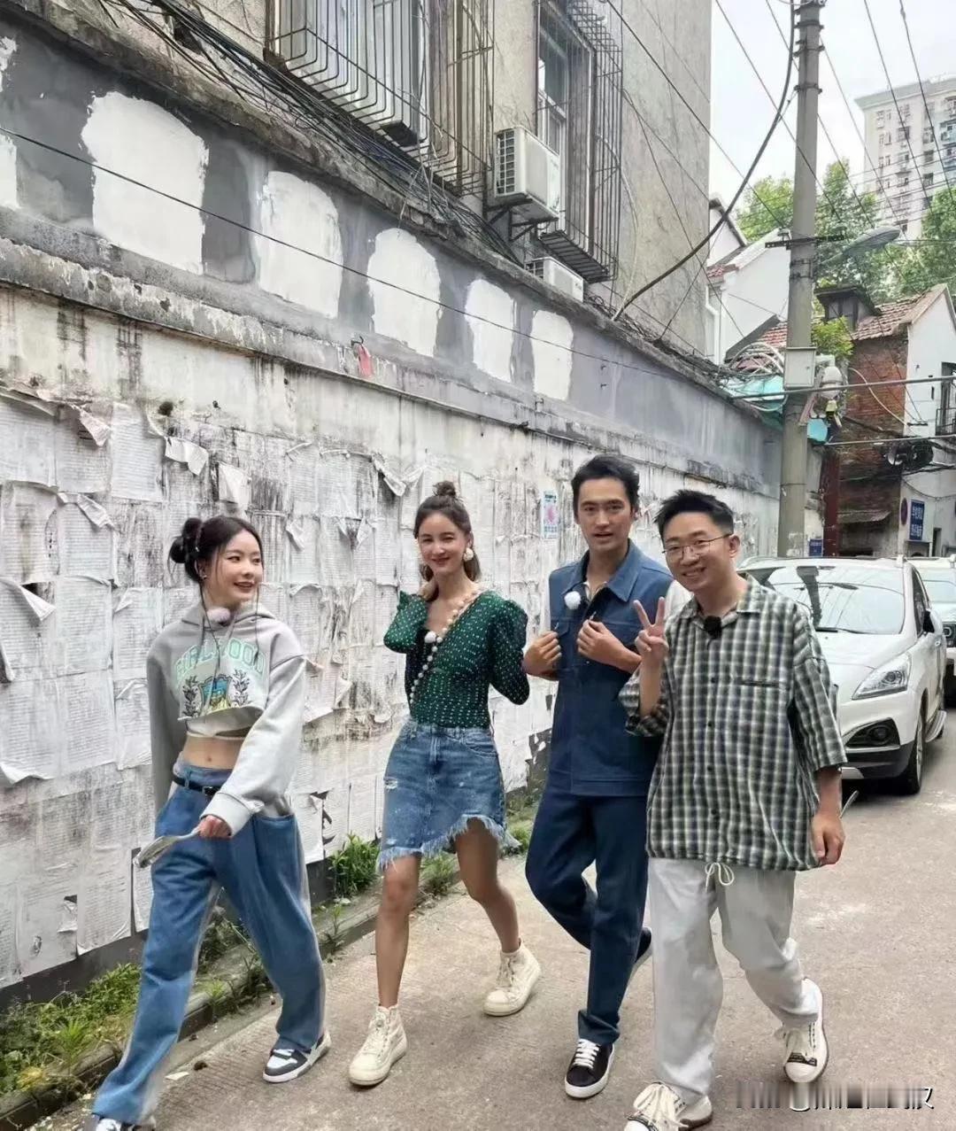 今年武汉可真热闹，这么多明星来武汉，前些天有出席商场活动的，现在又是拍戏的，马上