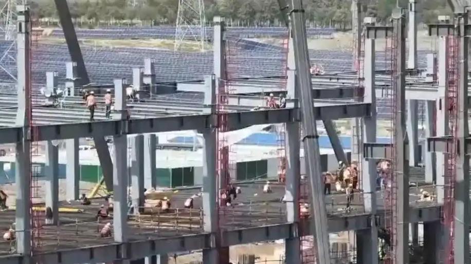 提起中国基建，你脑子里是不是还只有高铁、大桥、超级港口？格局确实小了点。
现在国