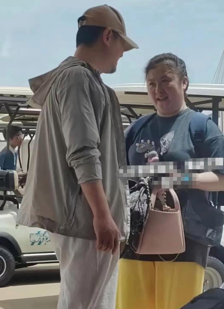 沈腾的老婆以前真的很漂亮，怎么现在胖成这样了，有点判若两人的感觉，短短几年的时间