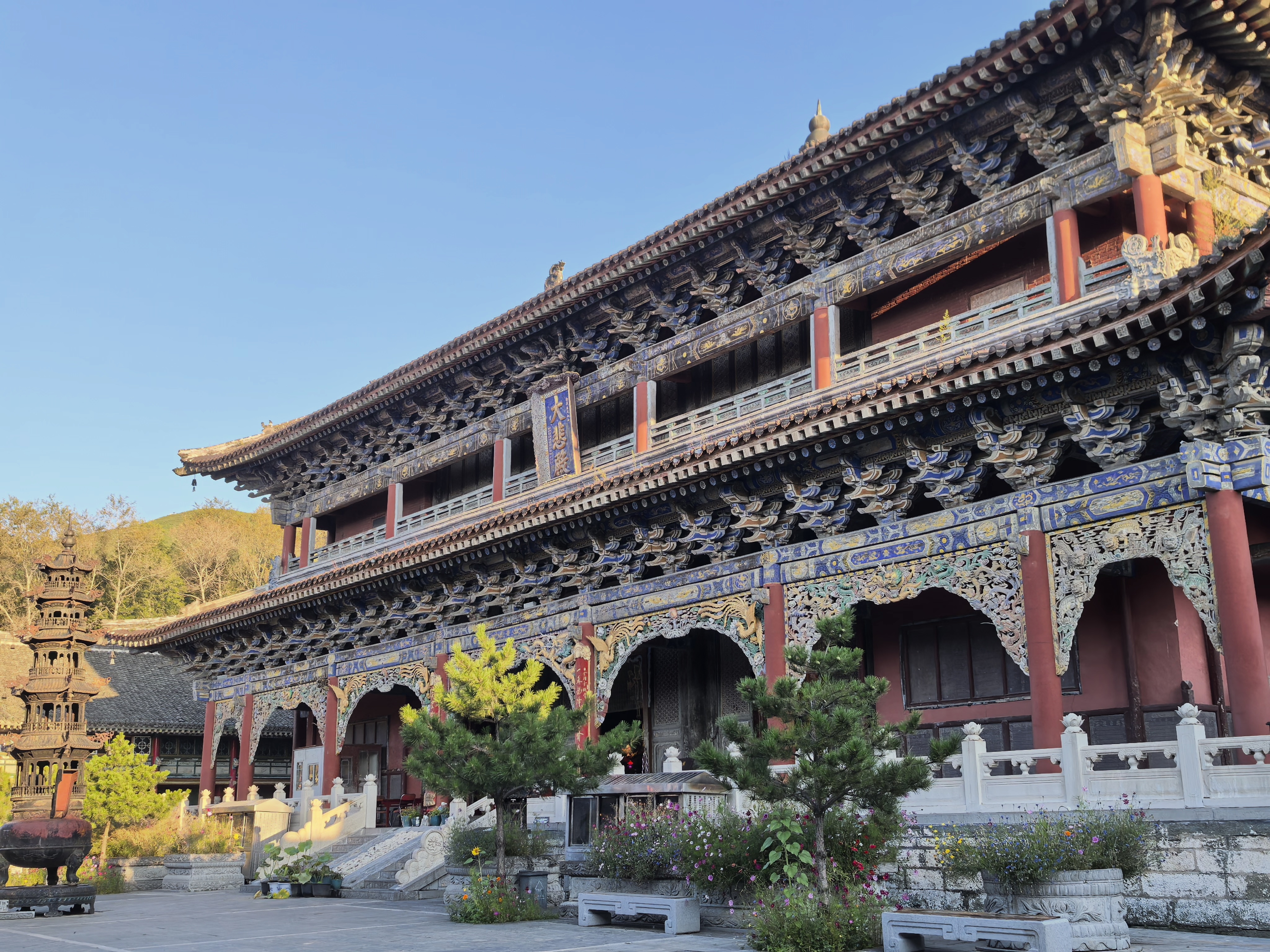 典座问：丛林中“典座”一职，其名号之本义为何？此职在僧团中占据何等重要的地位？答