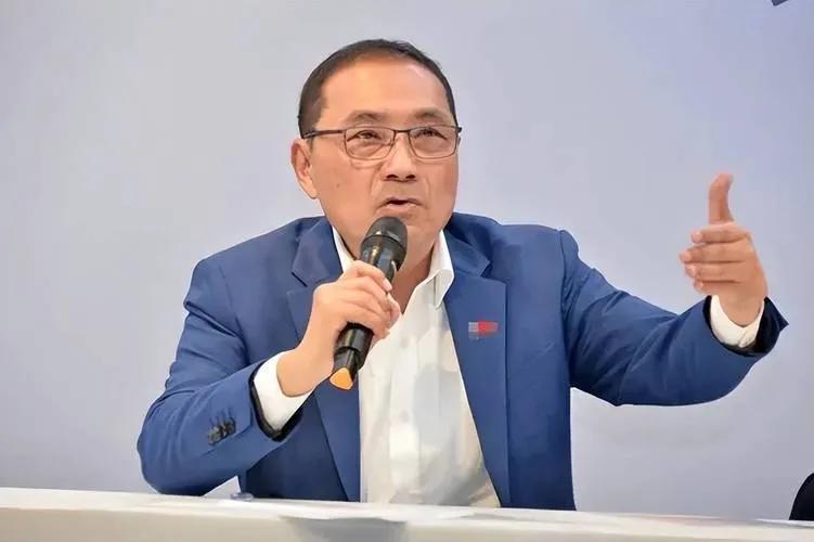 候友谊，中国台湾省新北市市长，一个中国省级的直辖市市长，没有摆正位置和心态，过高