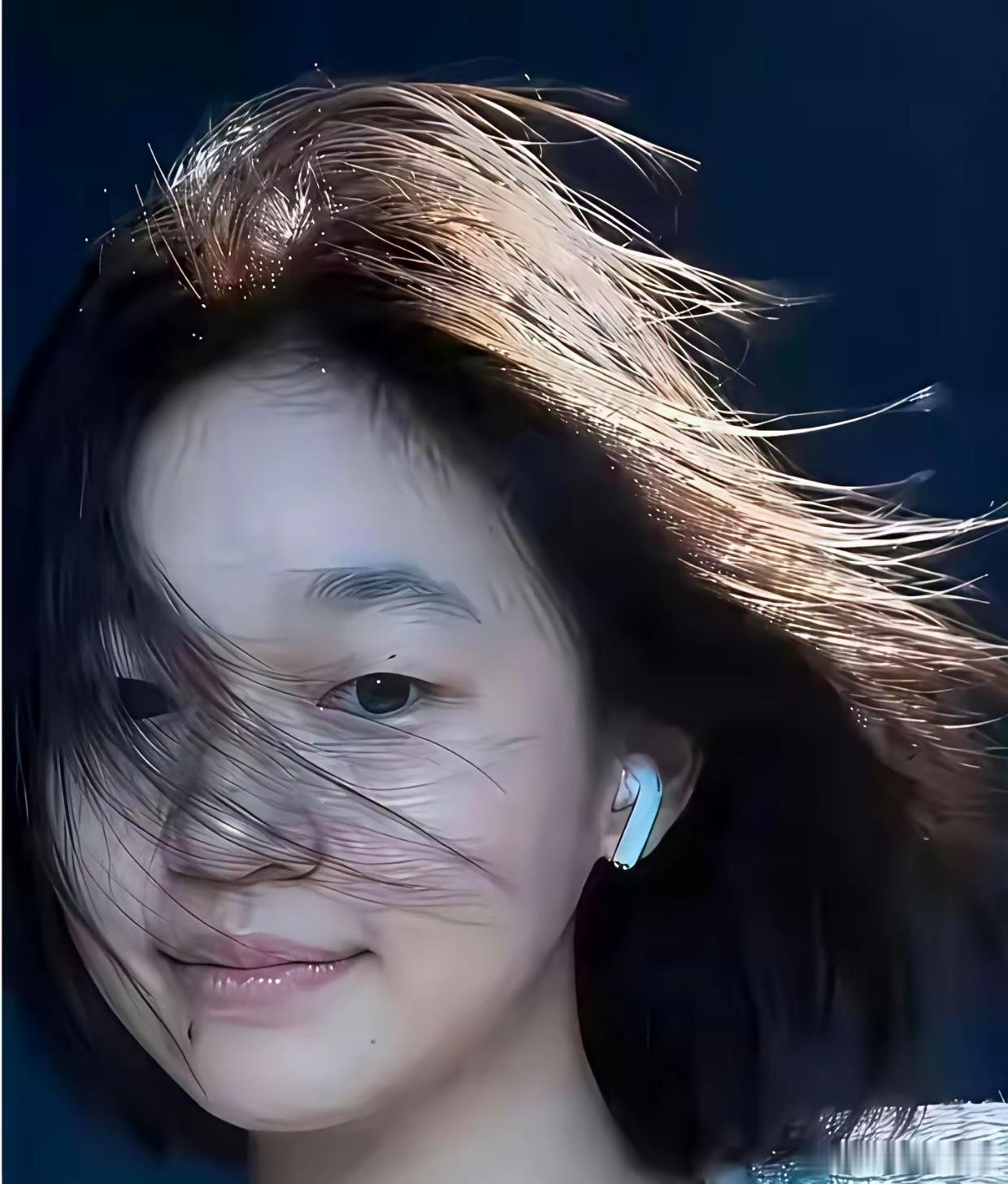 我们都被全红婵骗了！ 看她最新的照片。根本不是她长开了变漂亮了那么简单，是她在用