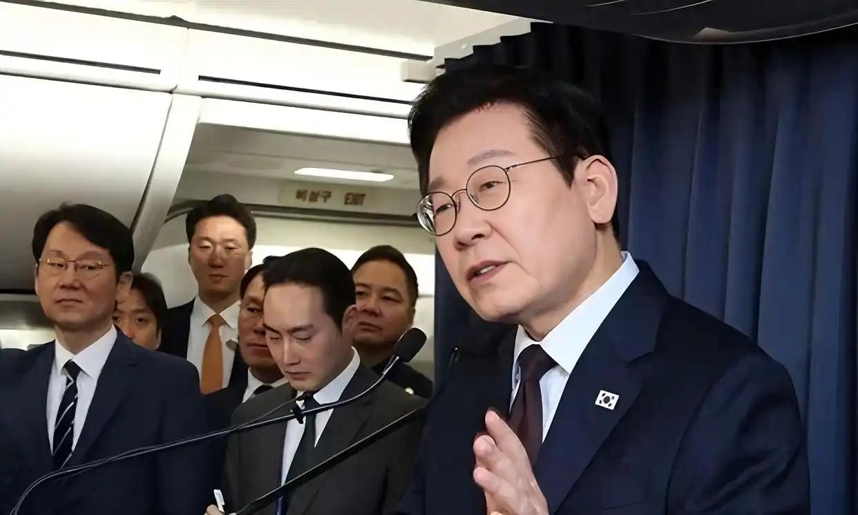 放弃吸收式统一、主动低头示好，李在明突然转向，绝非只为半岛和平
 
说实话，这话