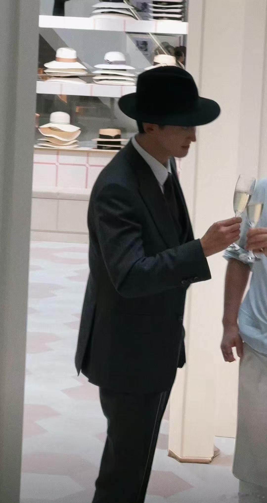 王阳教父造型王阳这就是年上西装男的魅力吗 合着真正的魅力根本不是靠硬凹，是他骨子