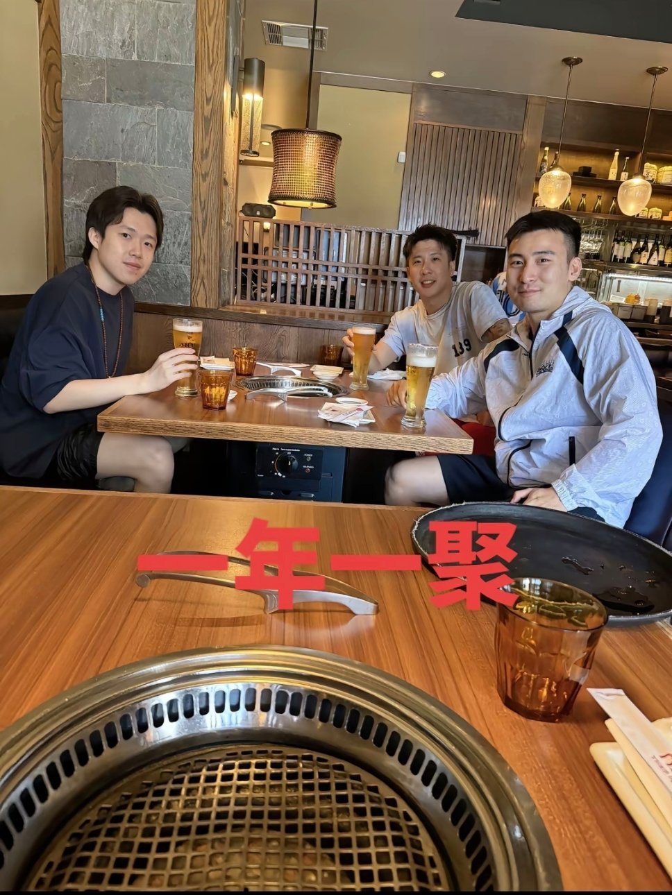 王楚钦积分到期稳居世界第一除了比赛还有朋友，这日子也挺好的呀期待王楚钦后续比赛乒